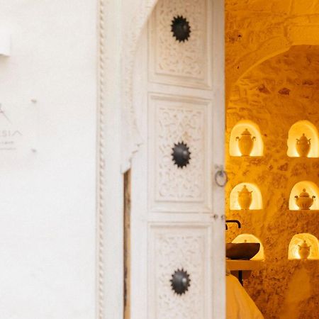 Alesia Luxury Cave Bed & Breakfast Остуни Екстериор снимка