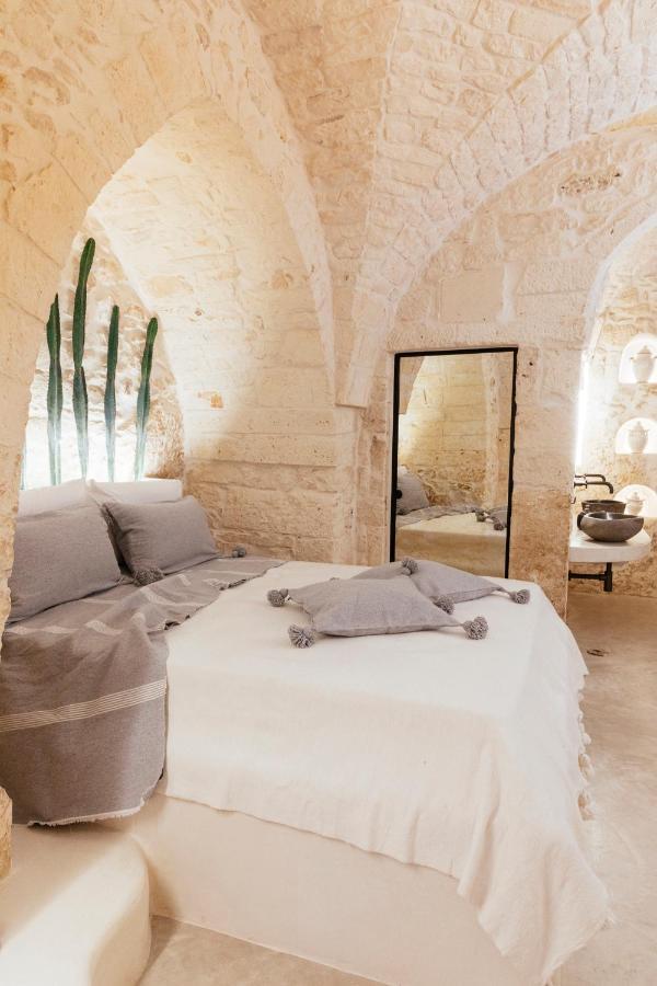 Alesia Luxury Cave Bed & Breakfast Остуни Екстериор снимка