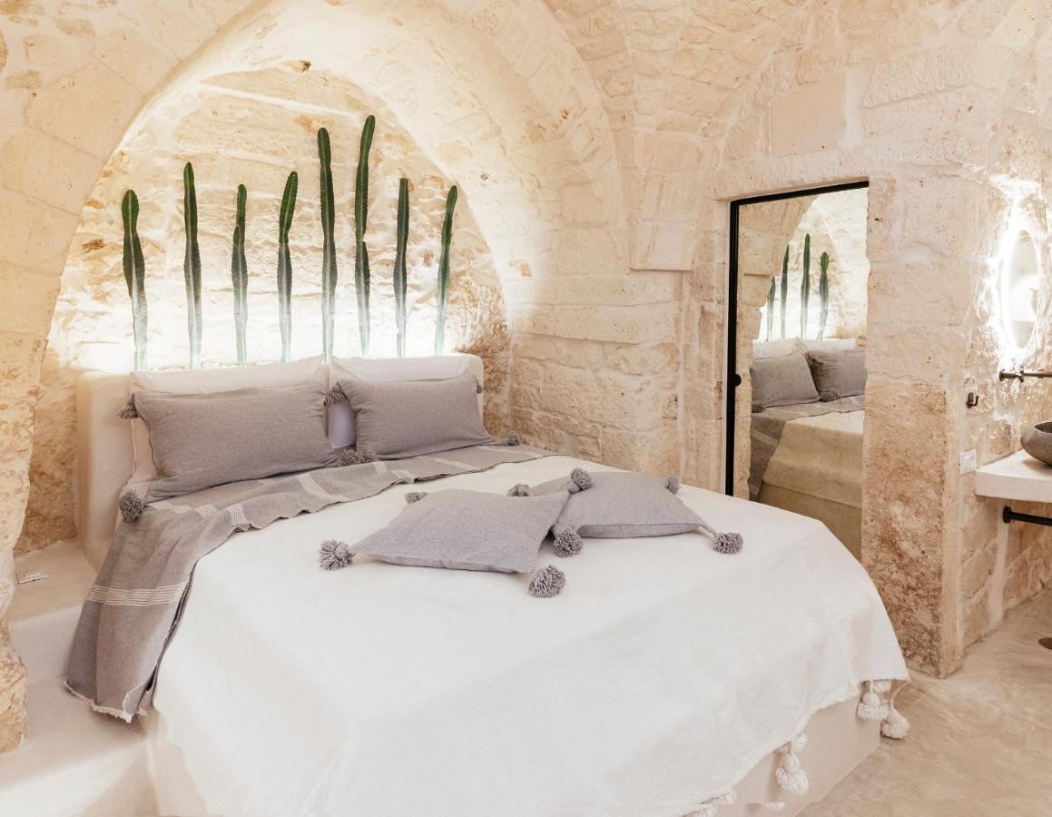 Alesia Luxury Cave Bed & Breakfast Остуни Екстериор снимка