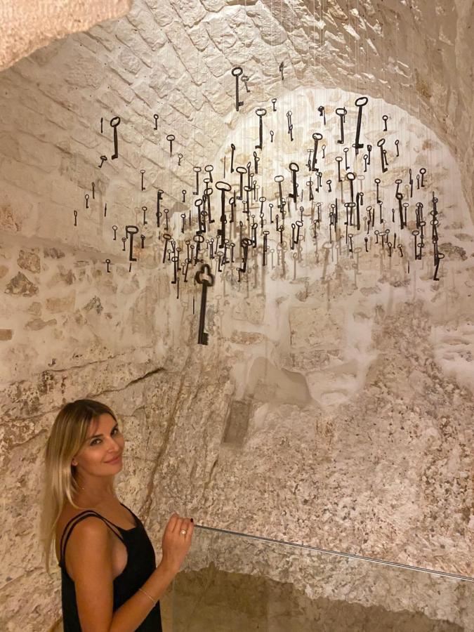 Alesia Luxury Cave Bed & Breakfast Остуни Екстериор снимка