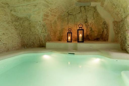 Alesia Luxury Cave Bed & Breakfast Остуни Екстериор снимка