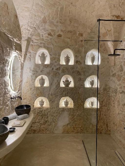 Alesia Luxury Cave Bed & Breakfast Остуни Екстериор снимка